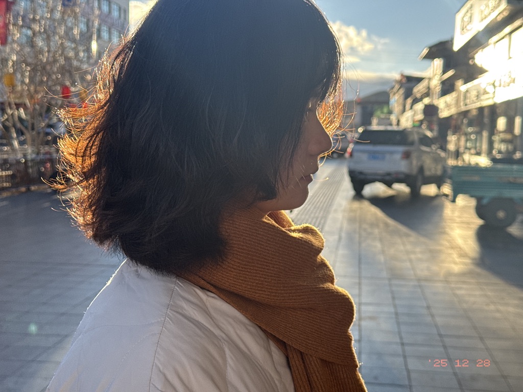 美得发光的恙儿