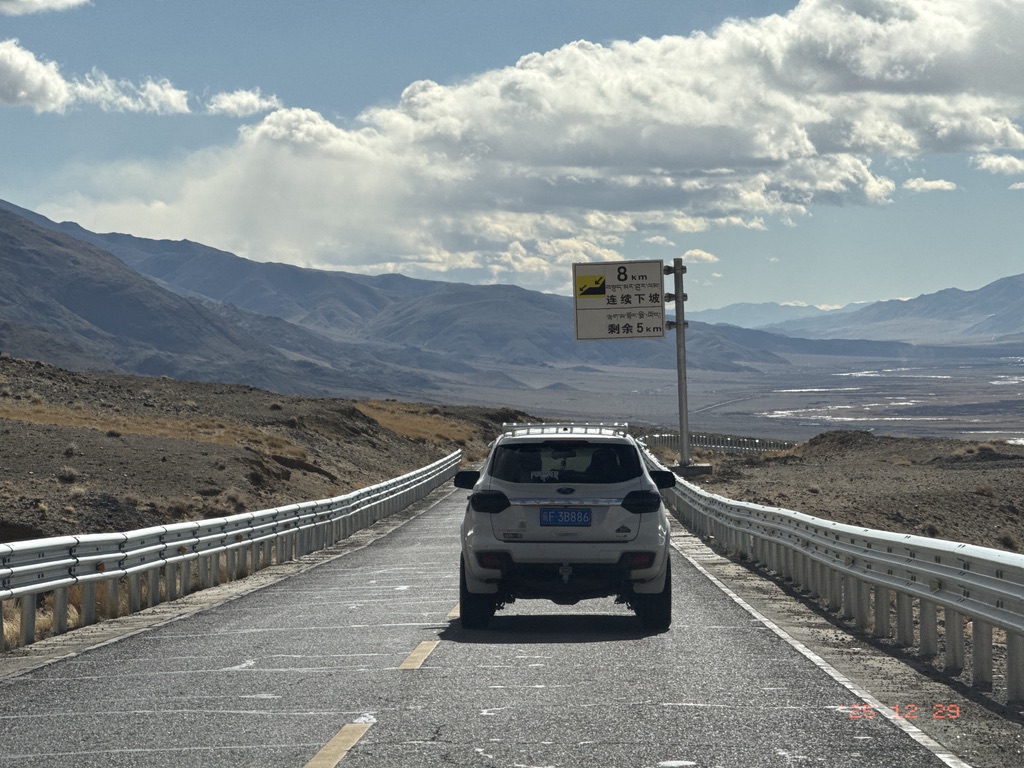 在这里遇见福特撼路者，很妙啊（撼路者英文名 Everest，即为珠穆朗玛峰的英文名）