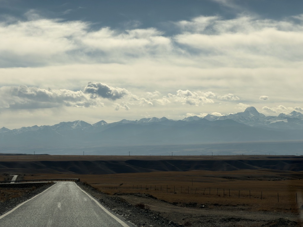 未知名字的巍峨高山
