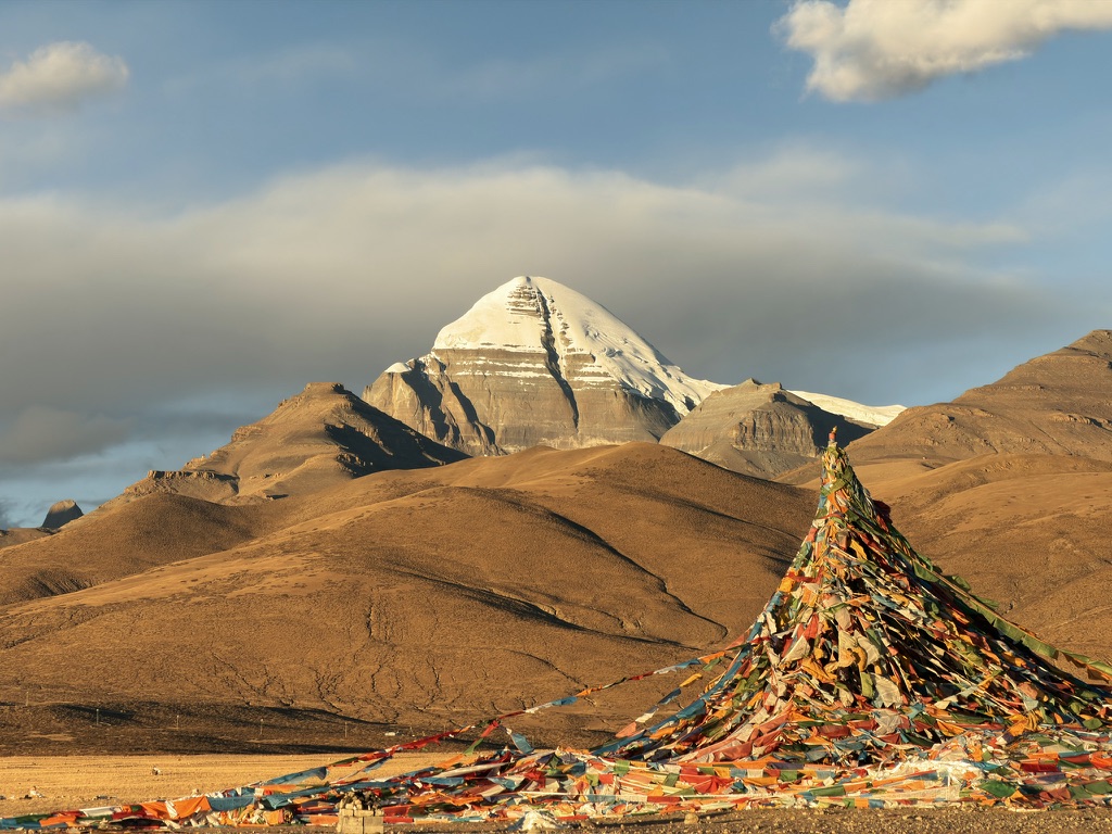 沐浴在夕阳下的冈仁波齐
