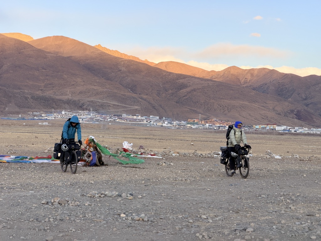 拉萨来的两个骑行者