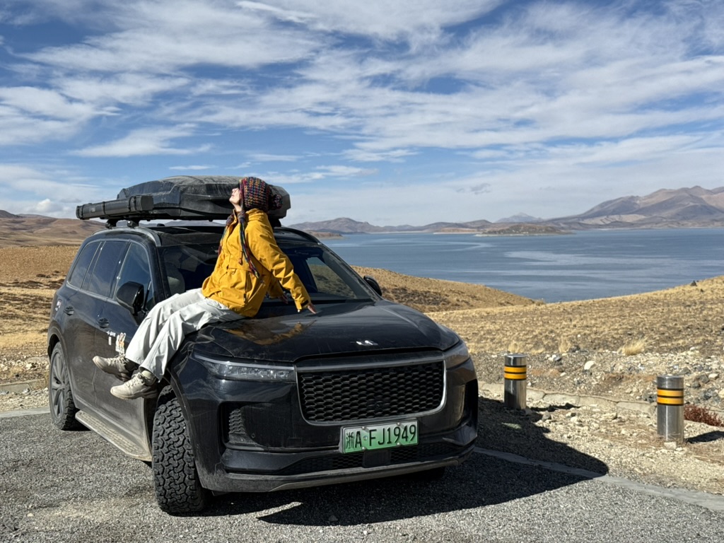 没人了，坐车上拍照