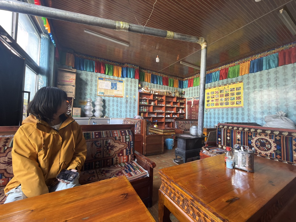 尼泊尔餐厅，和藏餐厅装饰差不多