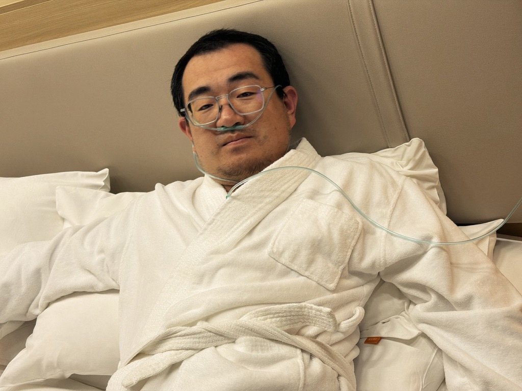 床两头各一个的全天候制氧气孔，带加湿