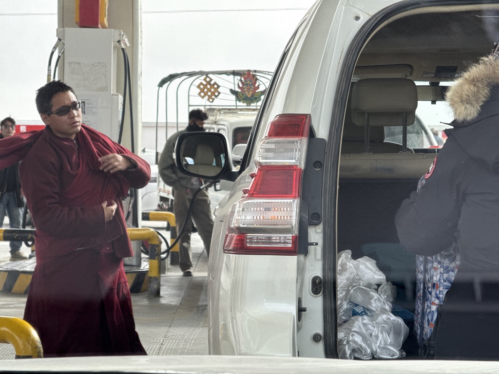 怎么，喇嘛可以接包车外快？