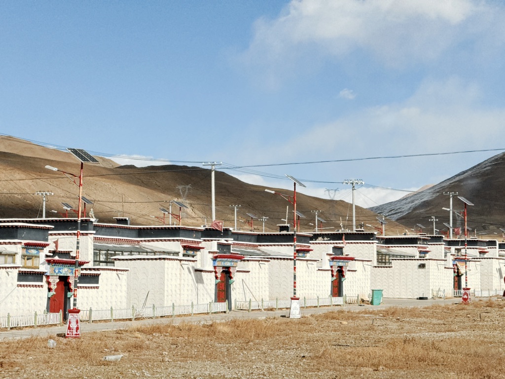 珠珠村的民房，一看就是政府统一置建的