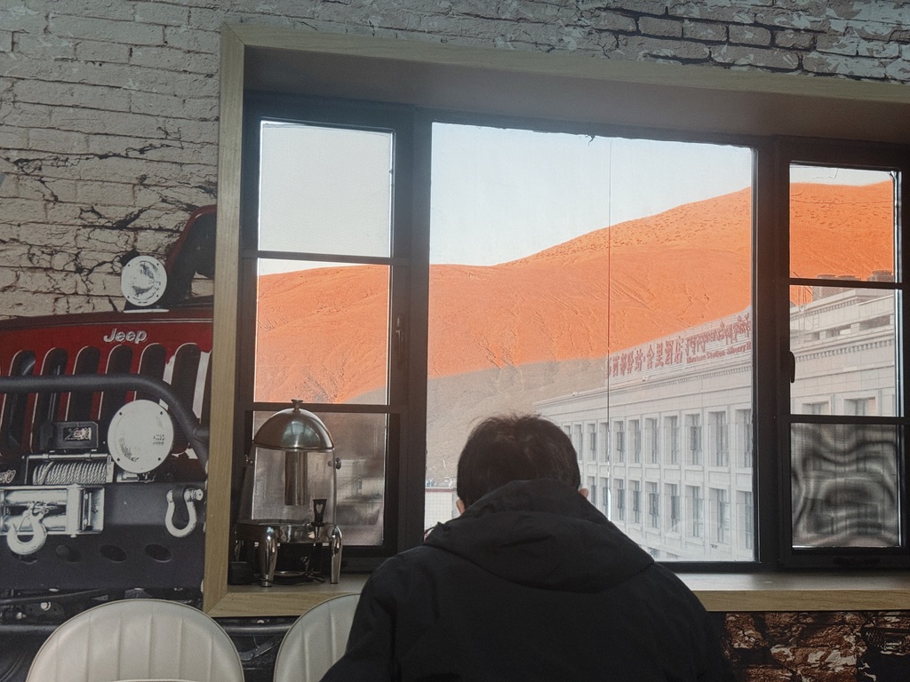 第二天早餐厅外的日照土山