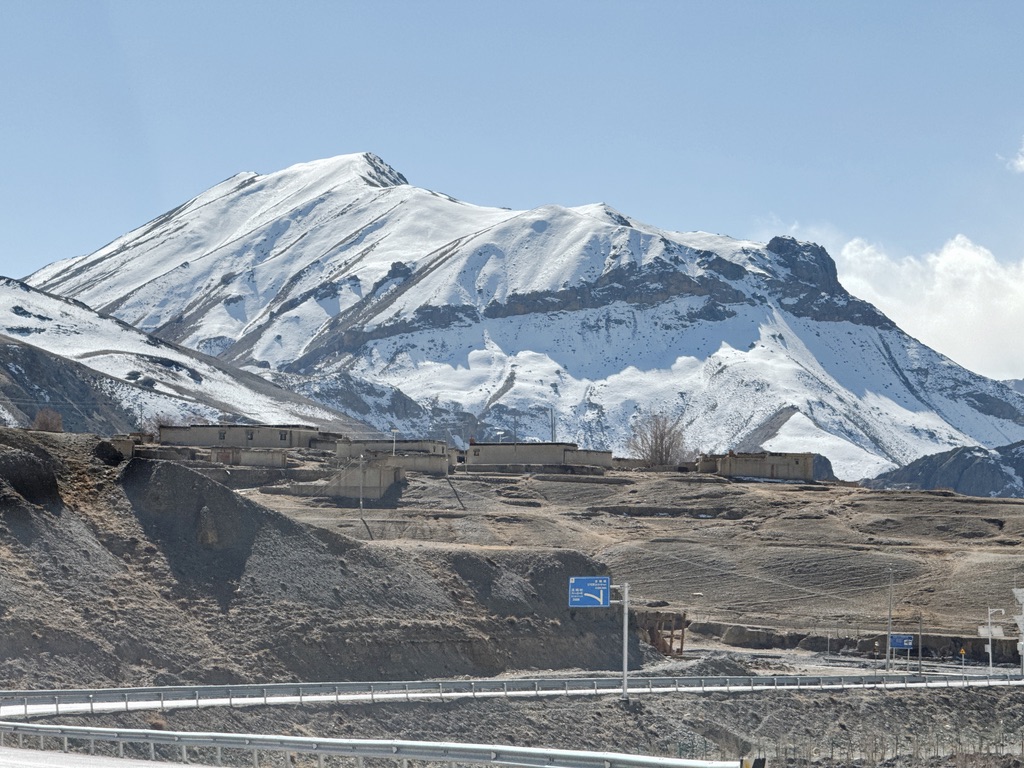 雪山下的宗嘎镇