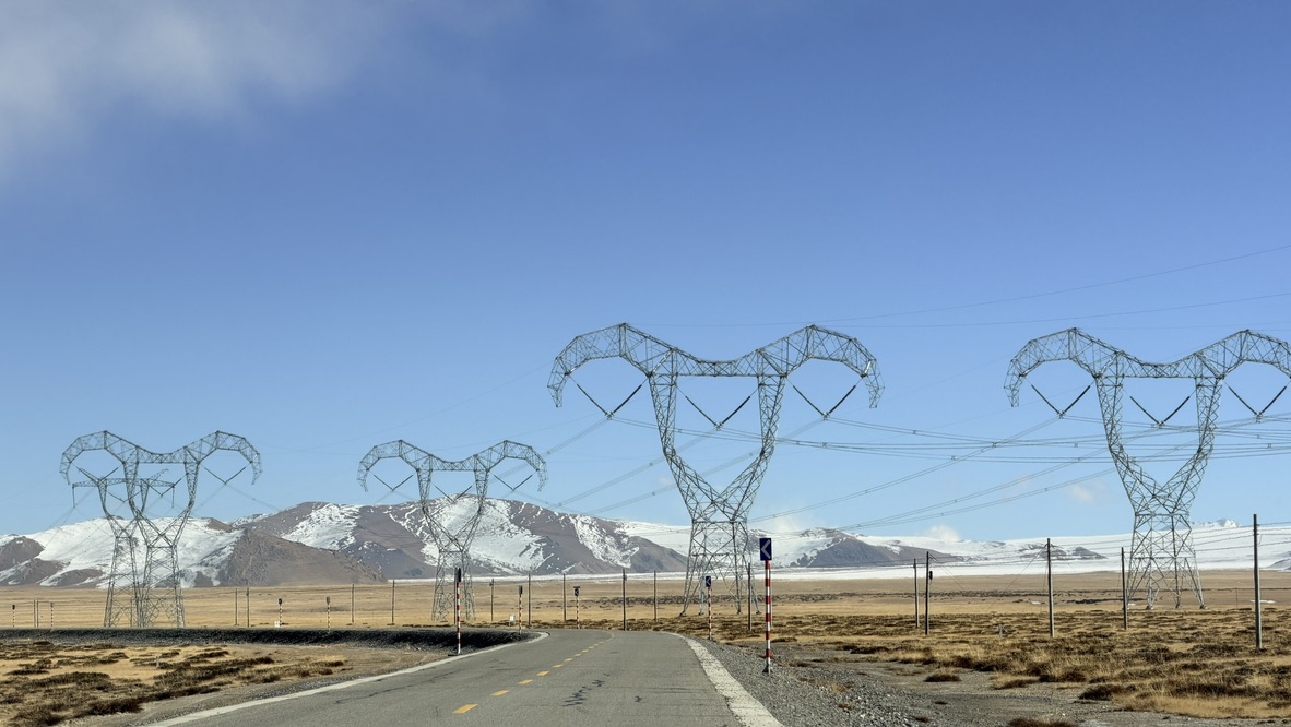 羊头形状的高压电塔