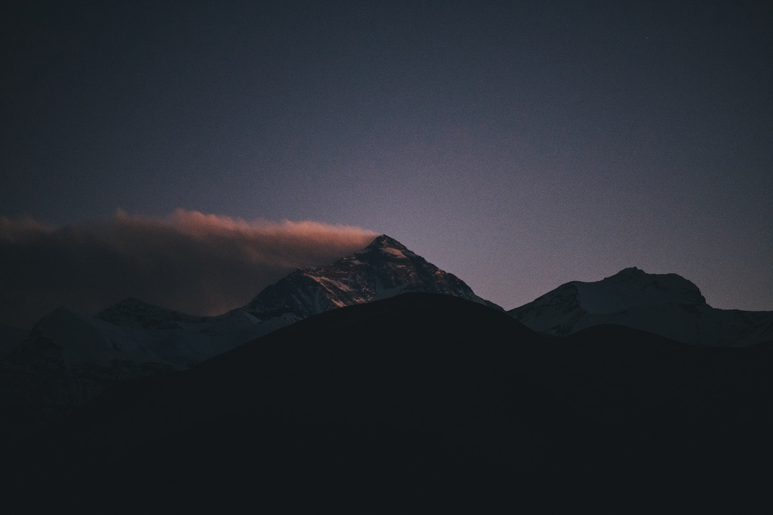 晚上从巴松村眺望珠峰