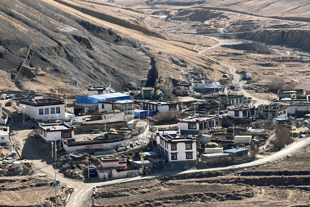 路过的最普通的西藏乡村