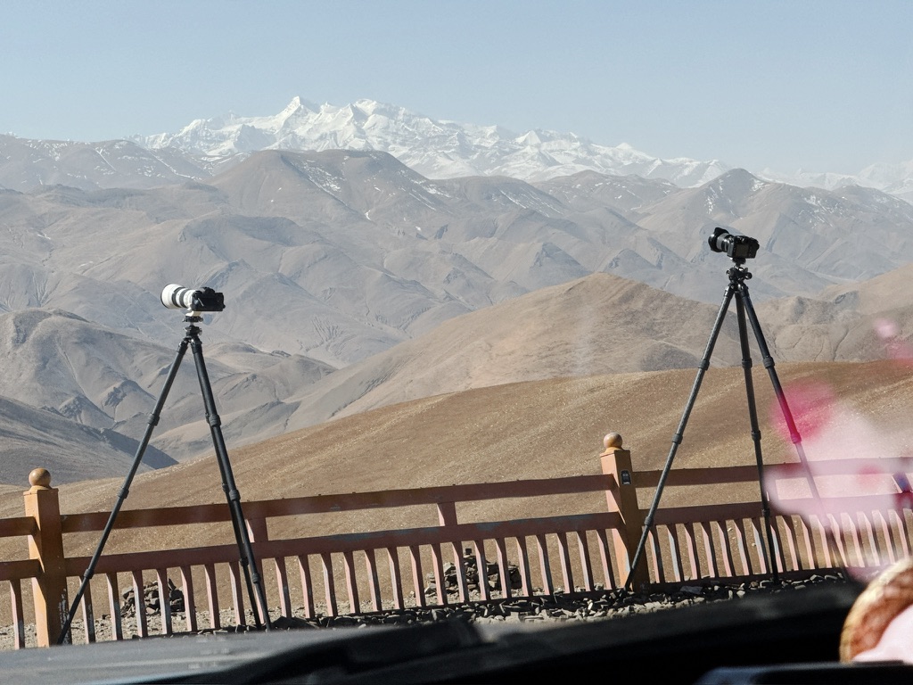 人在车里遥控拍珠峰