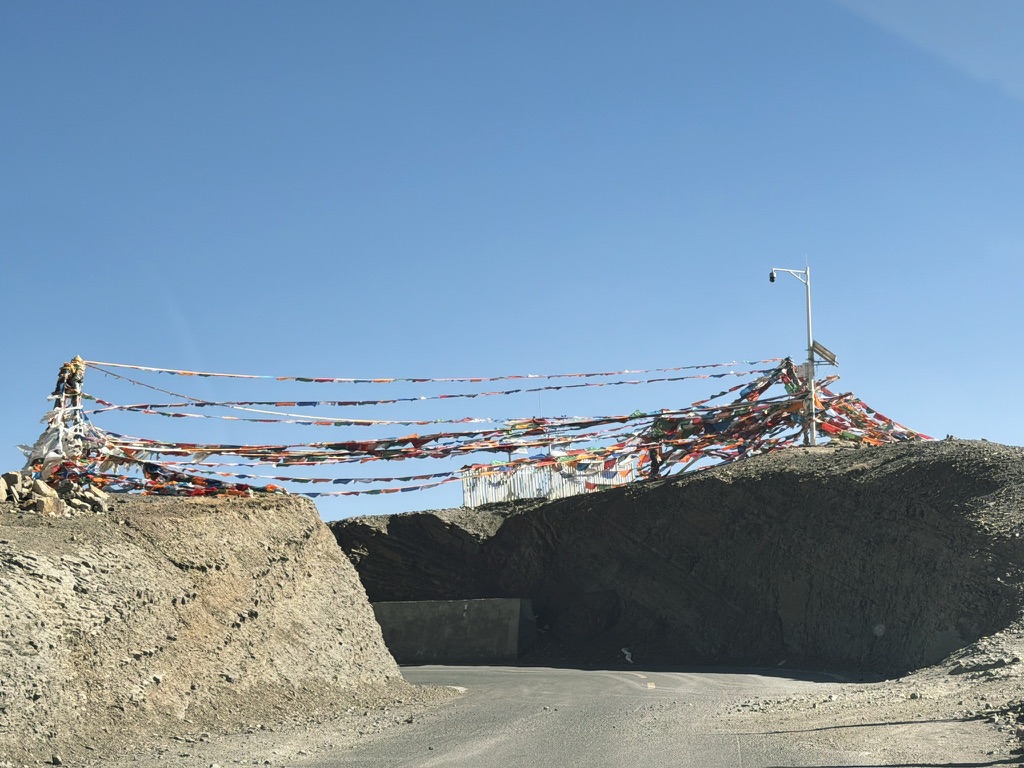 这里没拍进去的右侧上去就是平台