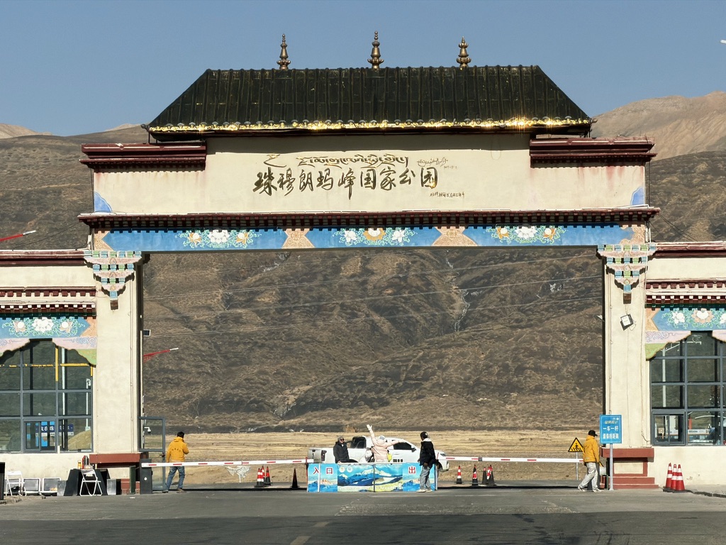 这才到哪儿啊,别拍了快走吧