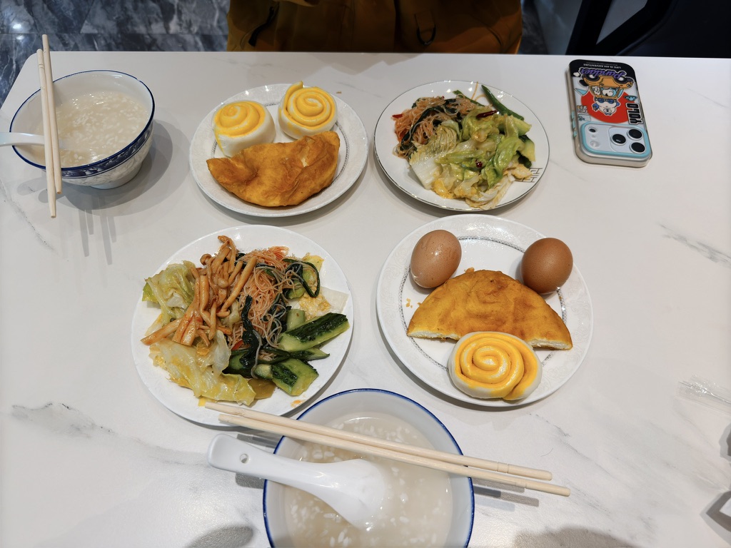 酒店早餐的酒酿很好喝，凉菜也味道不错