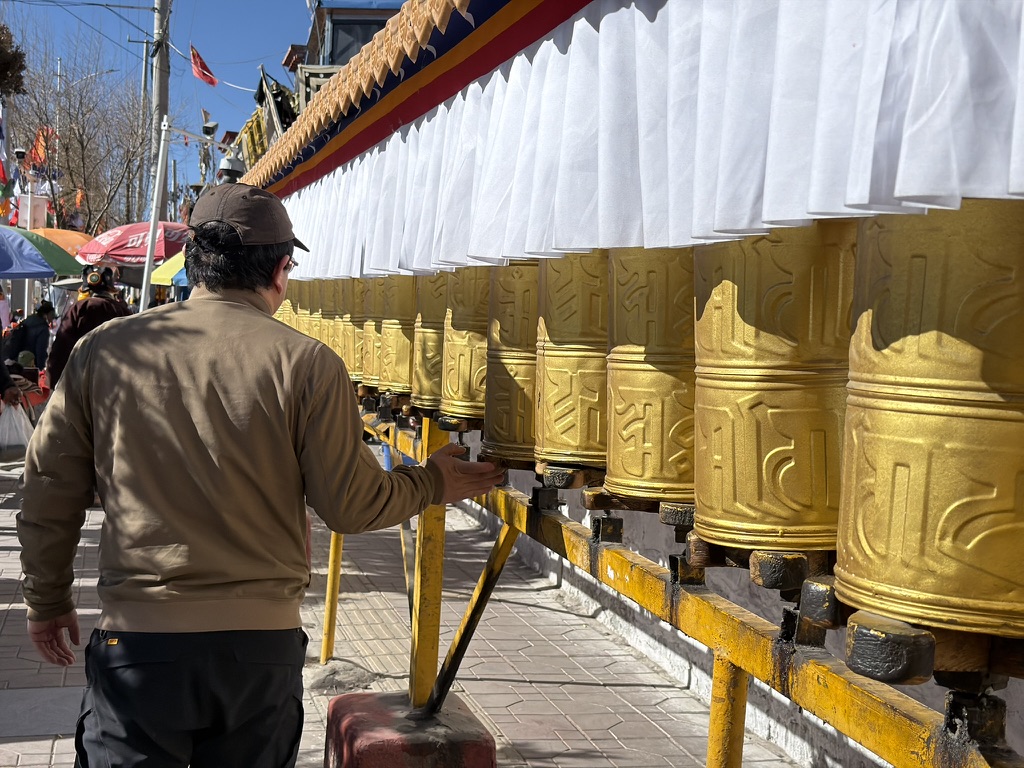 毛最爱干的事儿，转转经筒