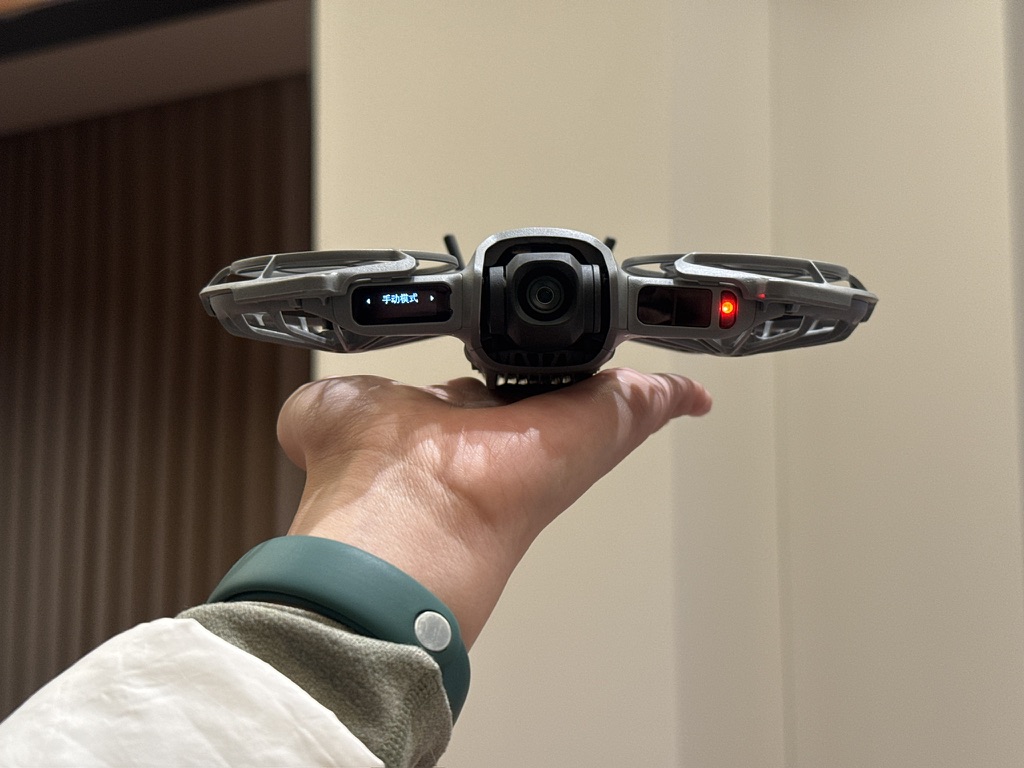 大疆 NEO2 无人机！