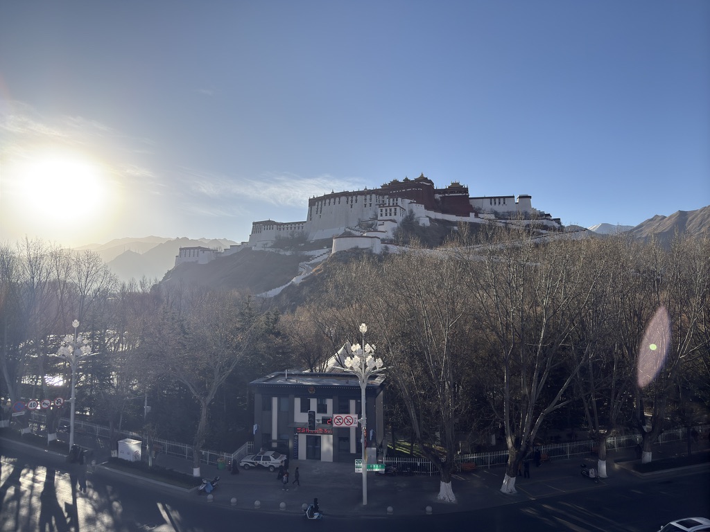 从早餐厅看布达拉宫
