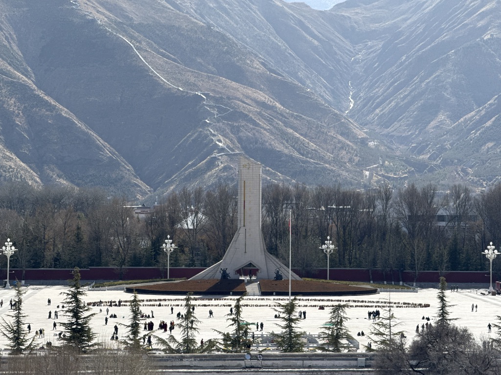 从布宫看布达拉宫广场