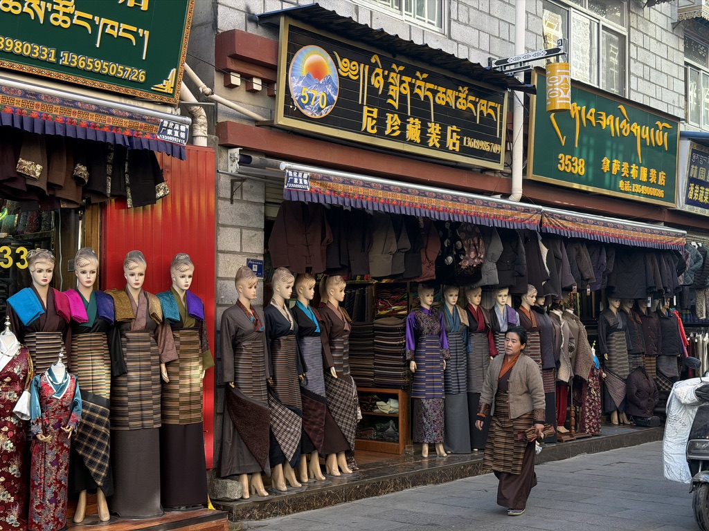 西方模特西藏服