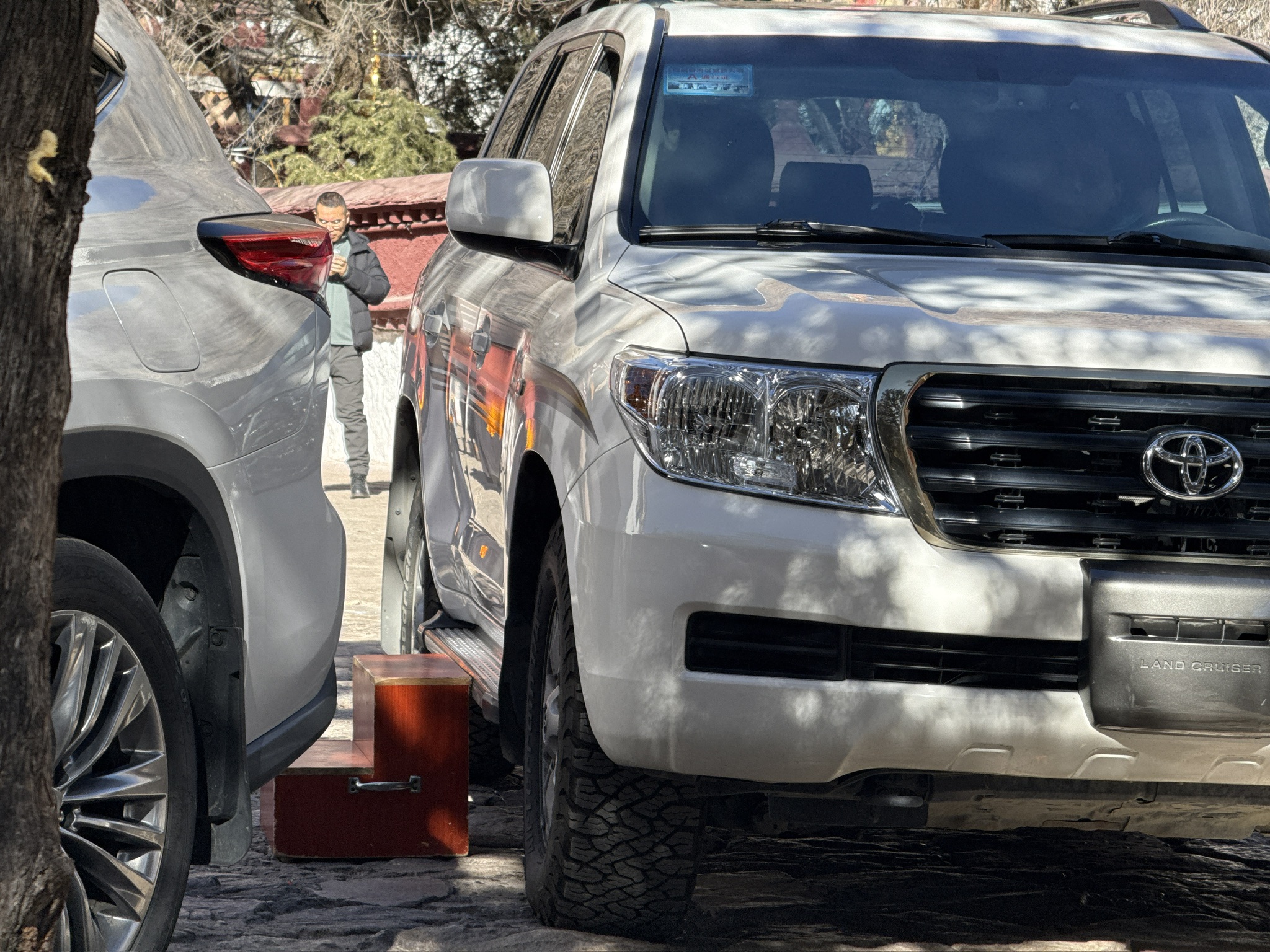 怎么上普拉多还要马凳呢