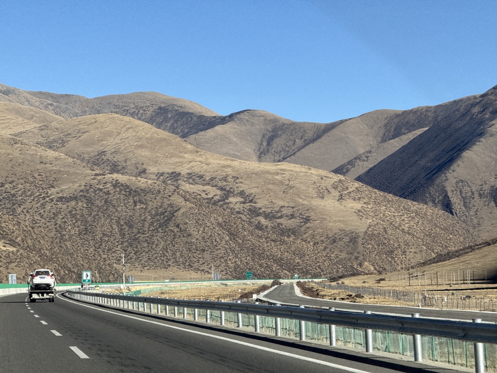 雅叶高速与 G318 老路并行