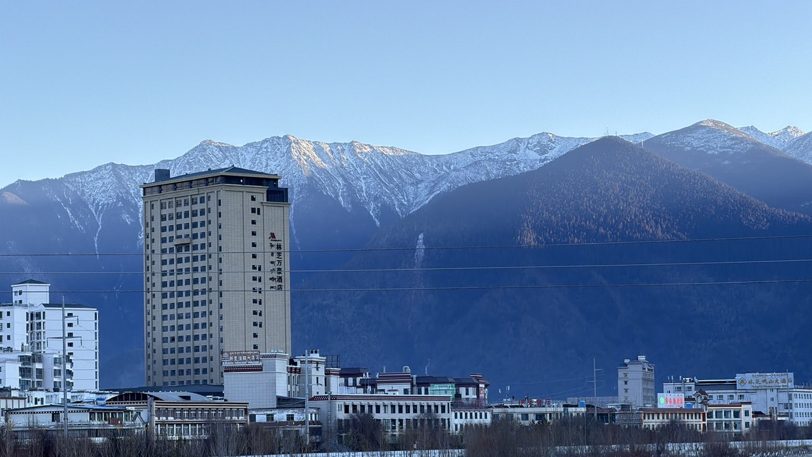 林芝周围的高山