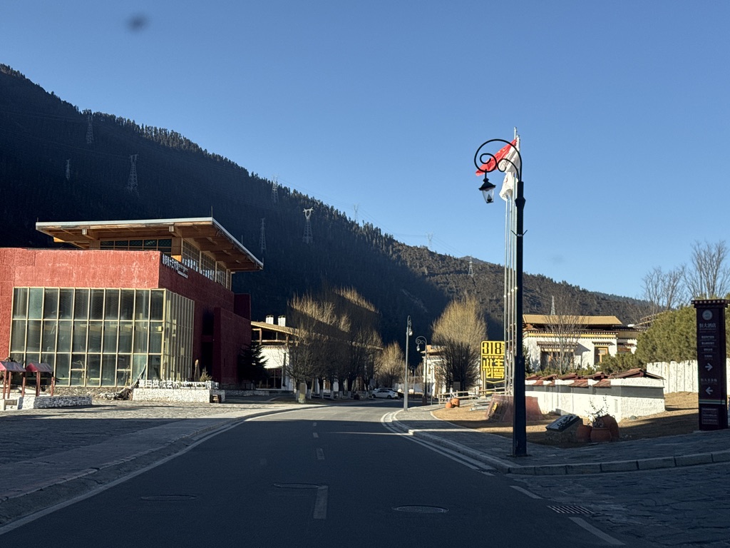 今天的鲁朗已经是一个旅游小镇了