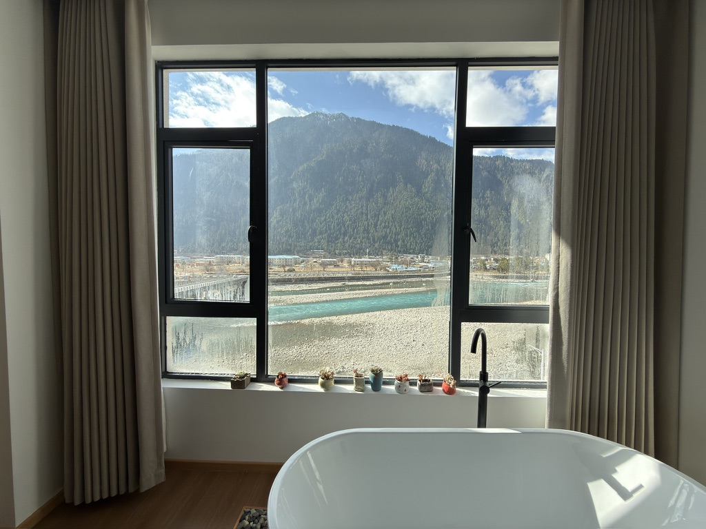 客厅里的浴池还行