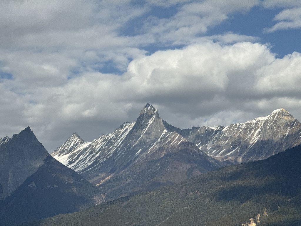 如钻石，如剑锋