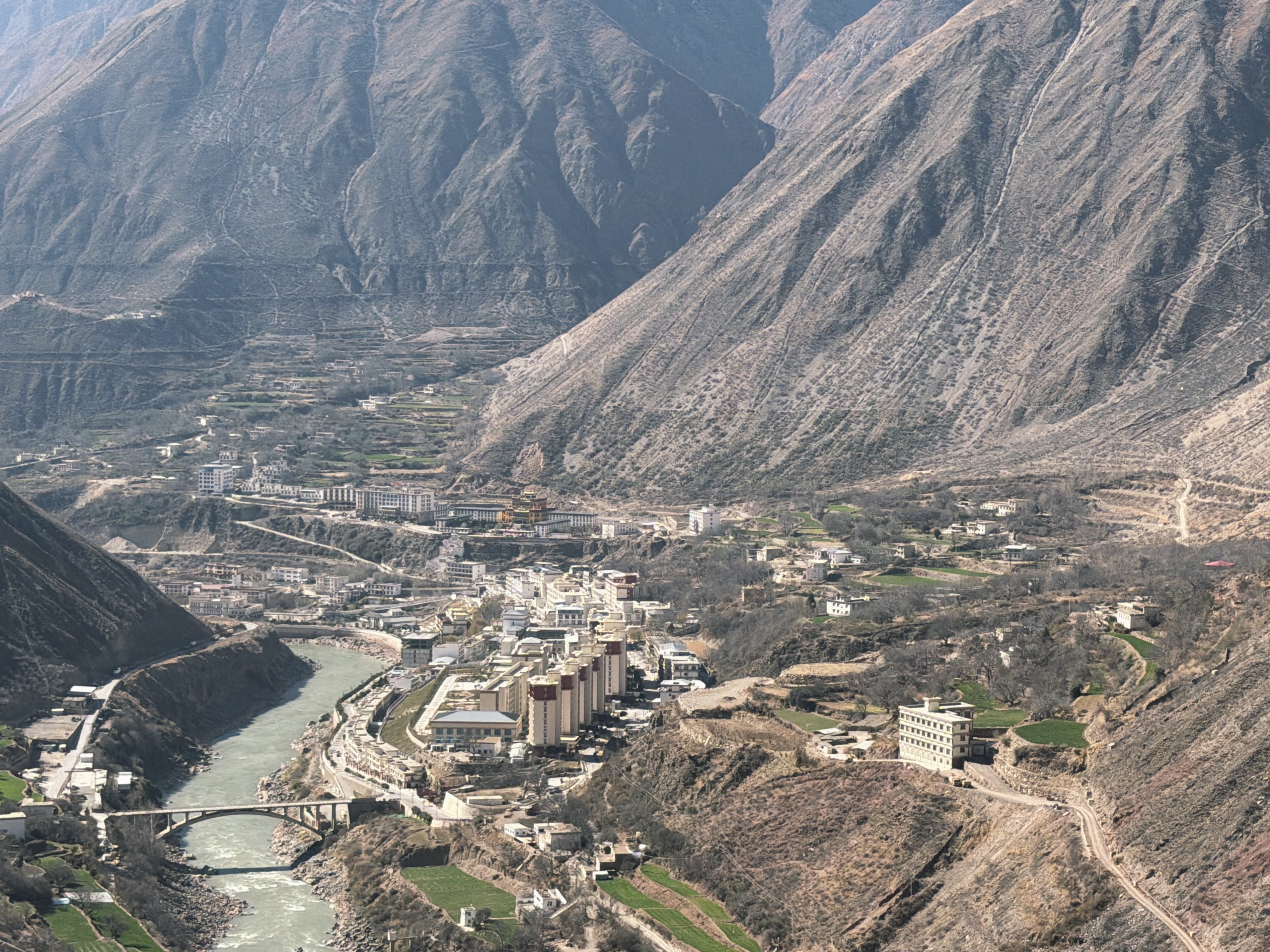 山谷里的曲孜卡乡