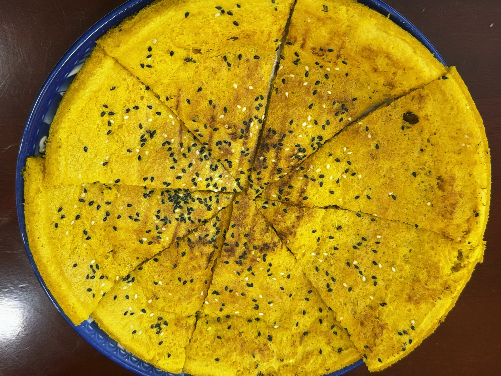 另外还有一份青稞饼，是甜脆的，出乎意料的好吃