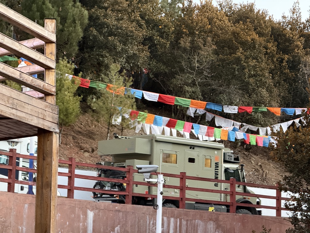 我们还在这里看到了 NOMADISM，他找了个好位置看日出