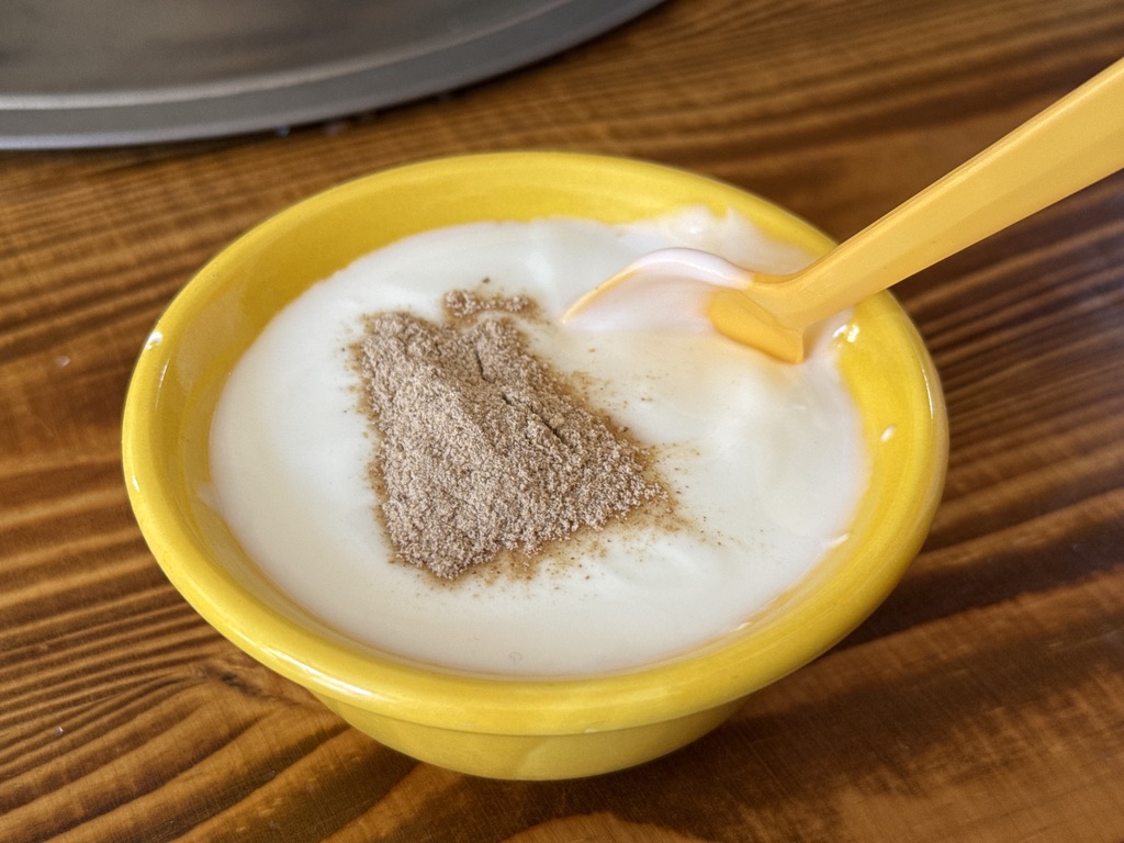 此前先有牦牛老酸奶,味道很特别,应该是那个粉的调味作用,是青稞粉吗