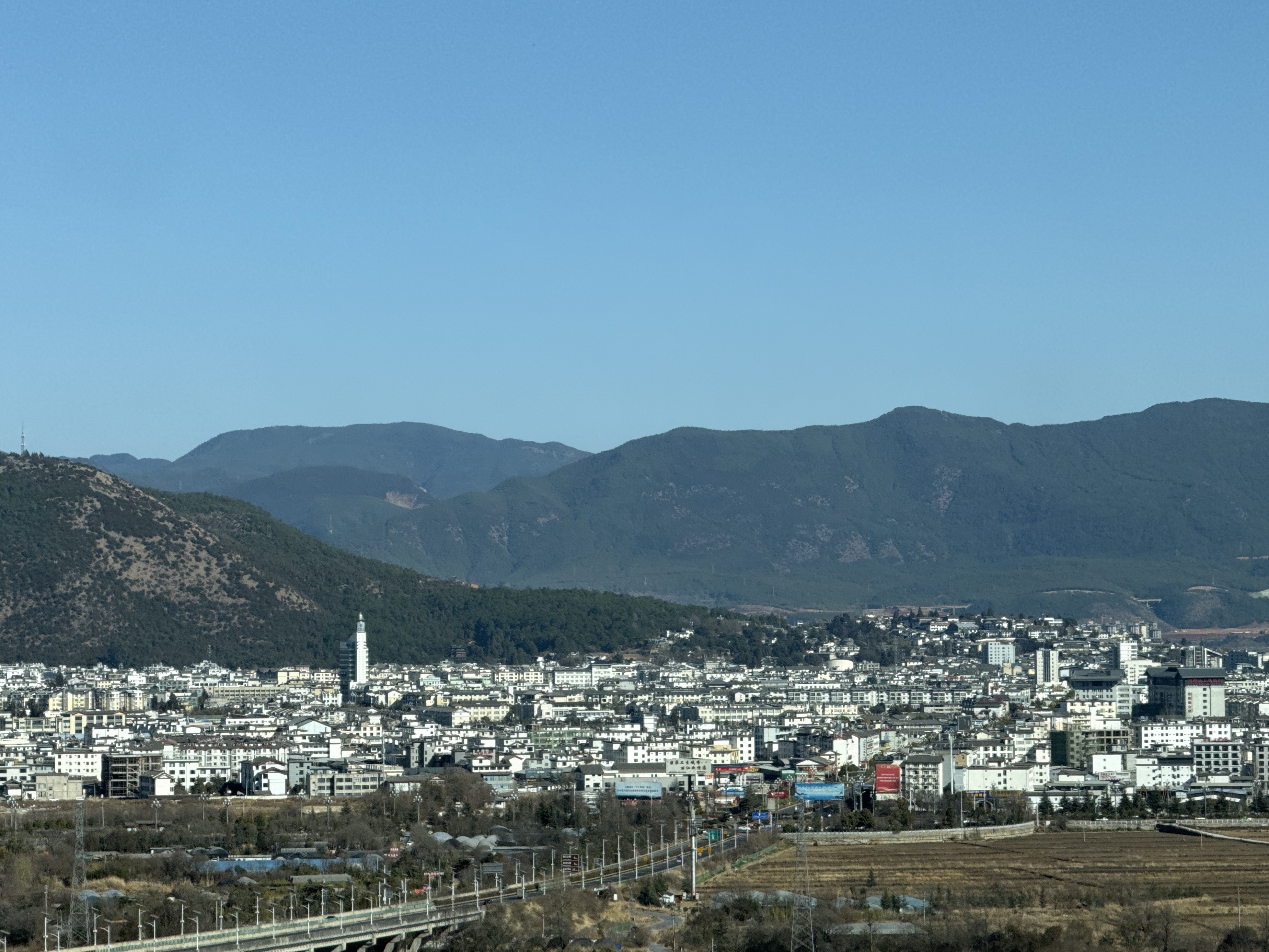 巨大的丽江,两边还有,没拍下来