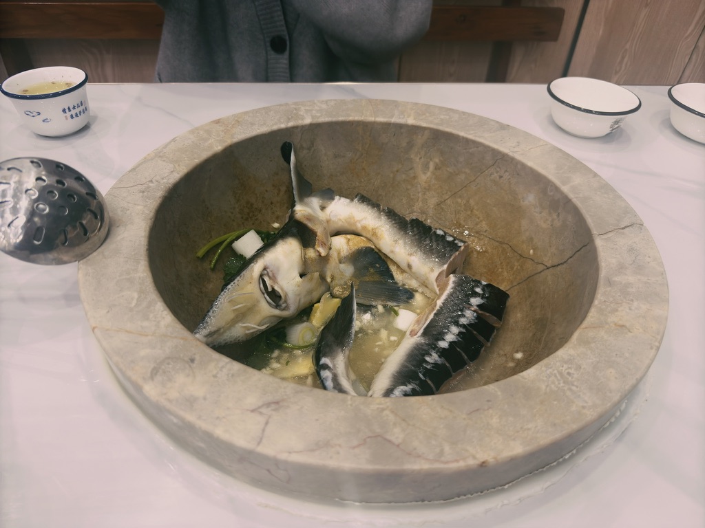 鱼有四五斤，有点大，但没有小的了，按份儿付费，这把赚了