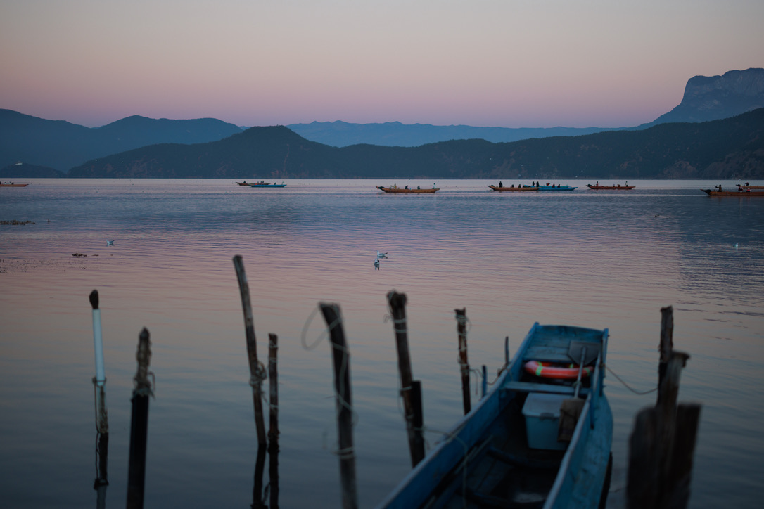 八点的江面上全是船了