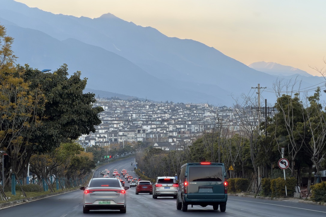 遥看苍山下的大理古城