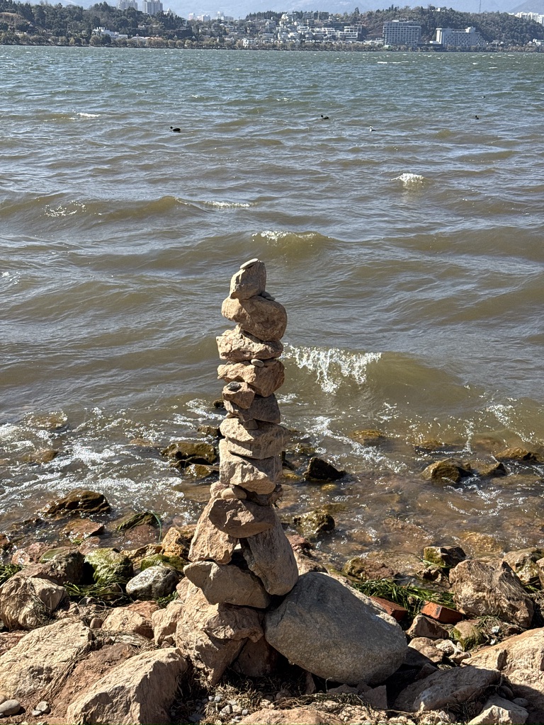 海边不知道谁堆的顶级玛尼堆