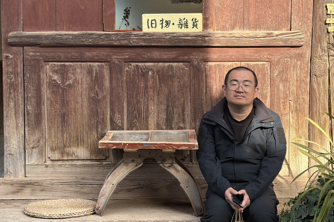 恙最近爆痘，我也陪着她贴痘痘贴