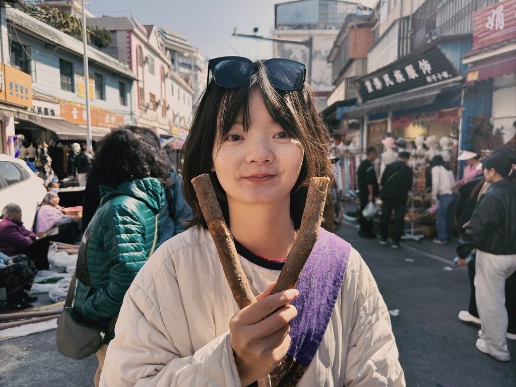 恙儿买到了她喜欢的木姜子,放在车里,每天车里都是清新的柠檬味道