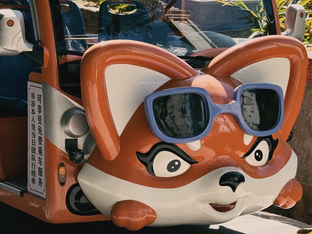 银塔景区里的瓜瓜车倒是很精神