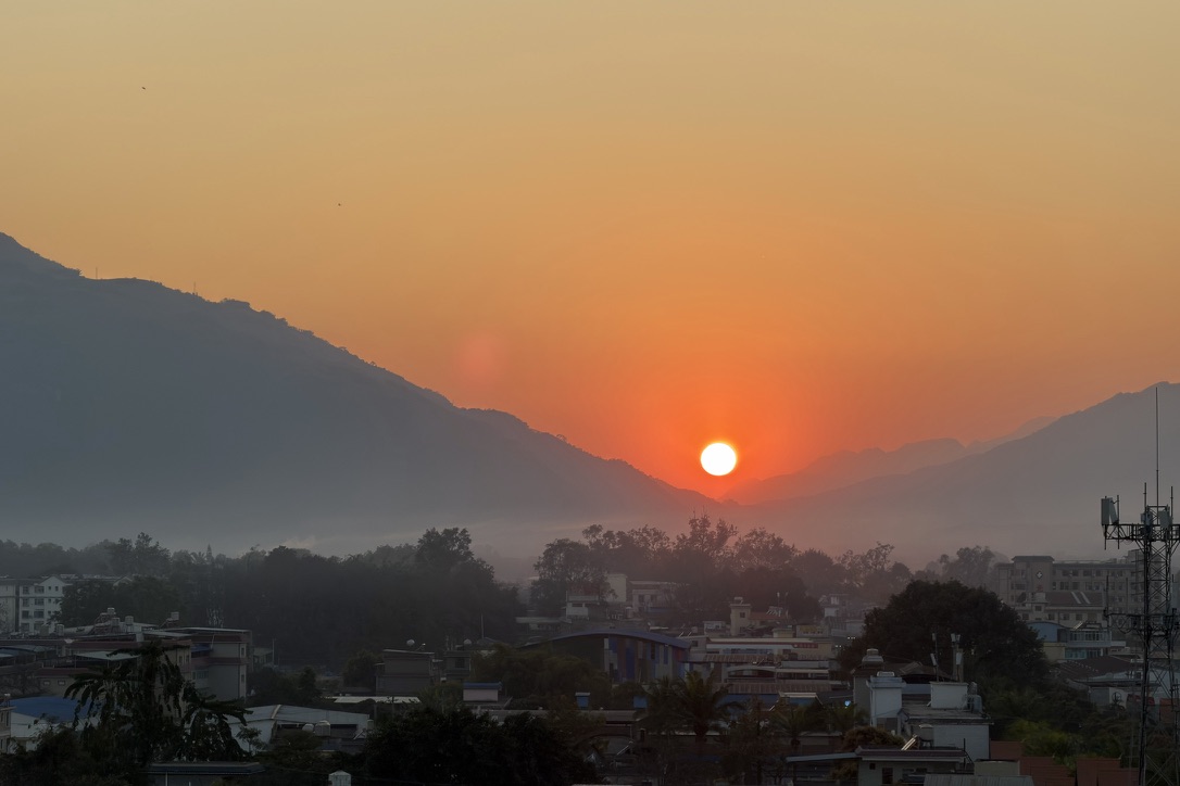出去觅食,刚好赶上落日