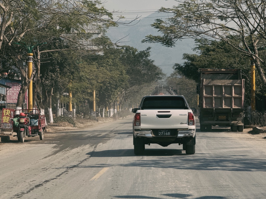 右舵缅甸车辆