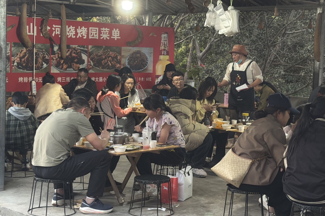 满满当当全是人