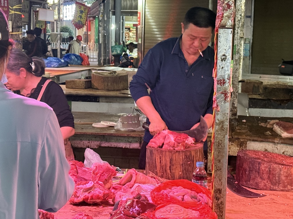 这里的斩肉刀都是小弯刀