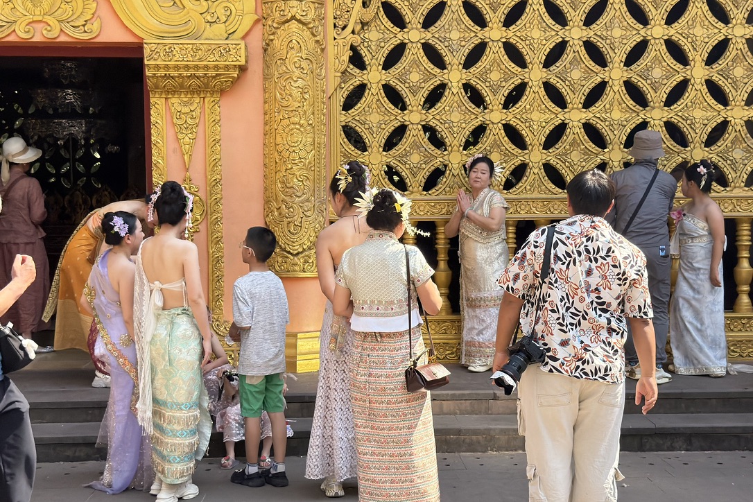 穿这样进总佛寺确实不合适，佛没问题，主要是和尚不行