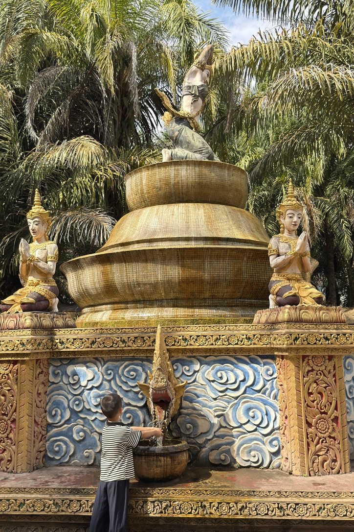 这个塔下的龙嘴喷水可以用来洗手