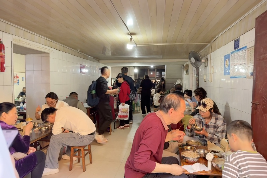 人满为患的杨记