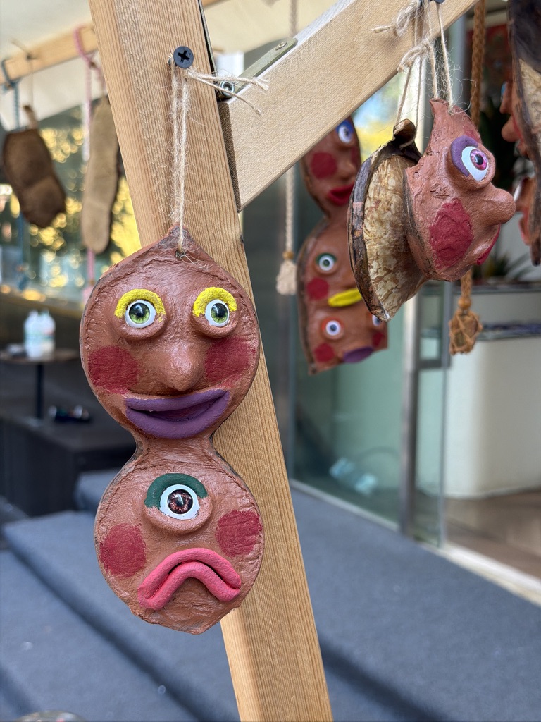 又见豆荚，但这里的豆荚加了一些粘土，算是有所创新，值得鼓励